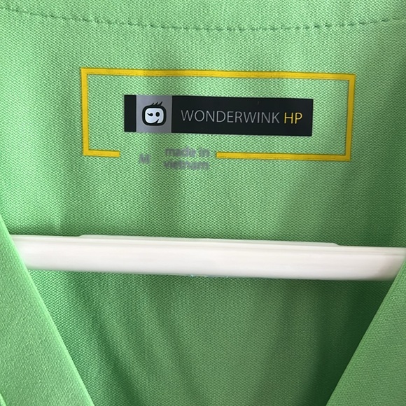 WonderWink women’s medium green scrub top - Picture 3 of 4